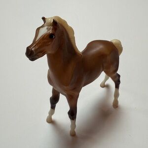 Breyer Reeves Majestic Brown and Cream Horse Action Figure